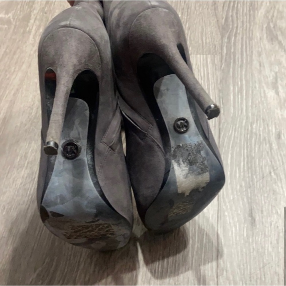 Micheal Kors Heels - Picture 4 of 4
